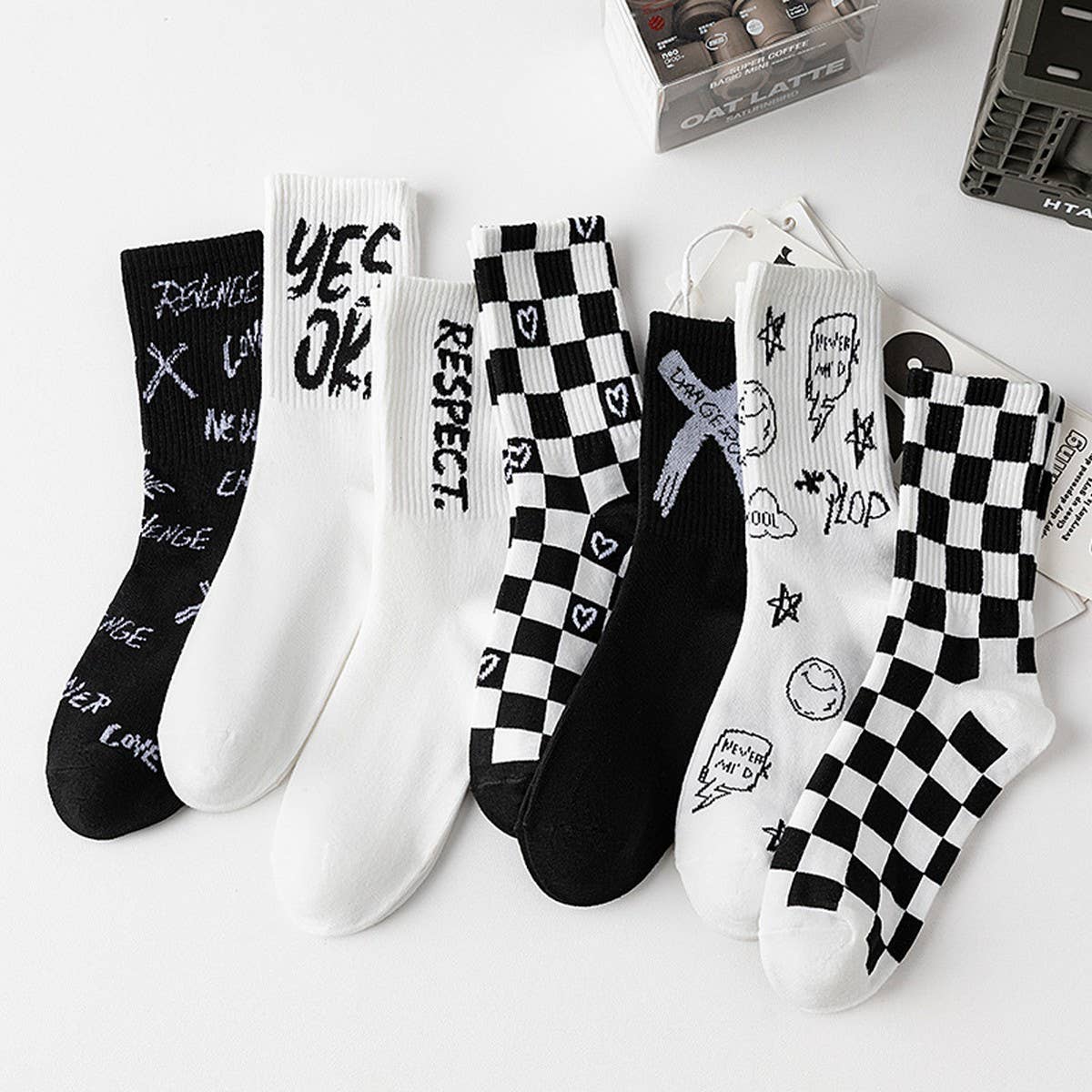 CWMS02737_UNISEX ATHLETIC CREW SOCKS BLACK WHITE
