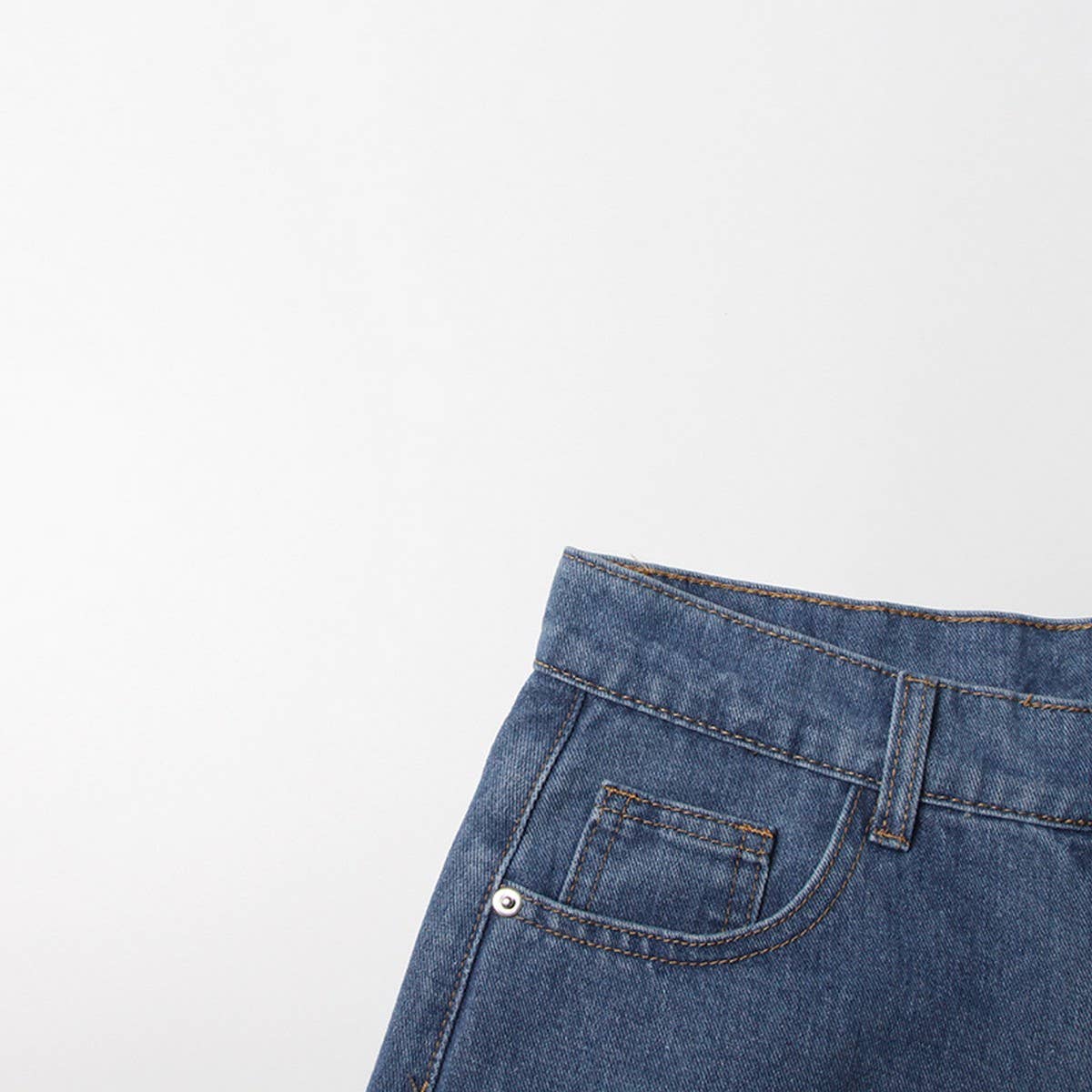 MID RISE STRAIGHT HOLLOW DIAMOND STUDDED JEANS