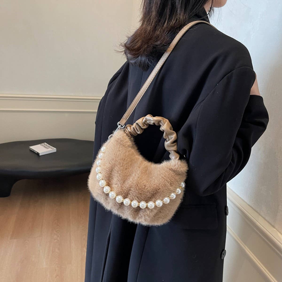 WINTER VERSATILE SHOULDER AND CROSSBODY PLUSH BAG_CWAB3972