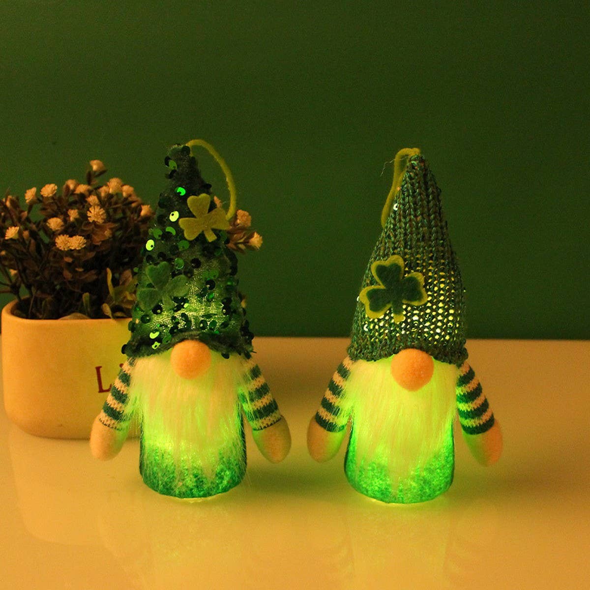 ST. PATRICK'S DAY SEQUIN HAT LIGHT UP ELF DOLL_CWMM3455