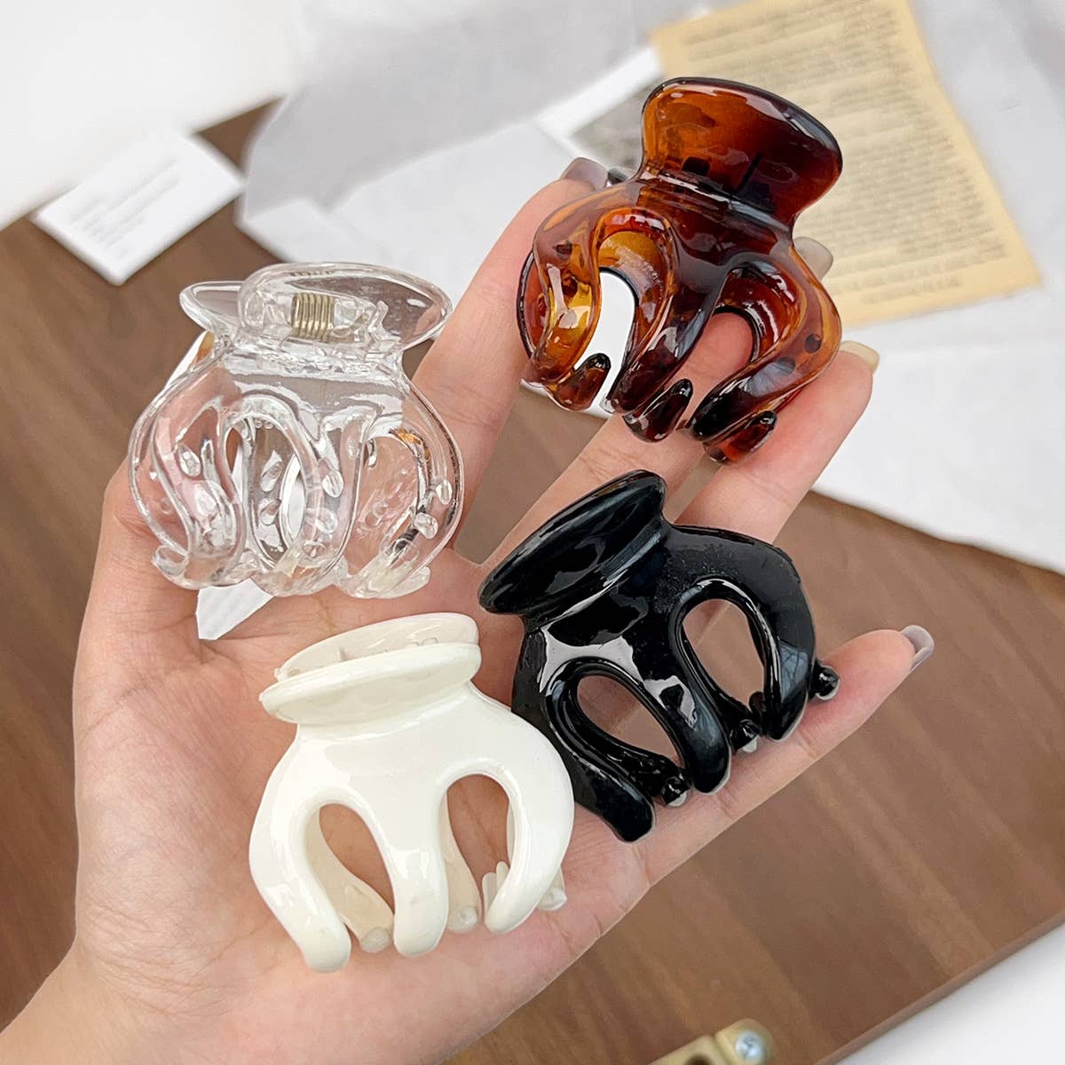 Arc-shaped semi-circular transparent gripper