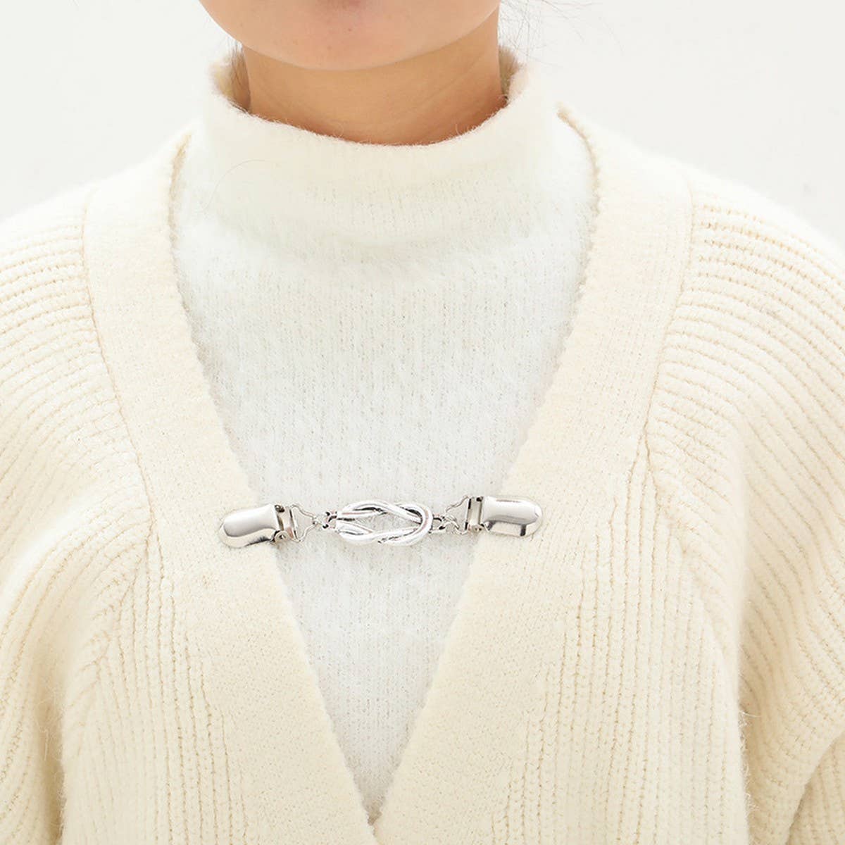 POPULAR RETRO TEMPERAMENT CARDIGAN SHAWL CLIP_CWMM2193