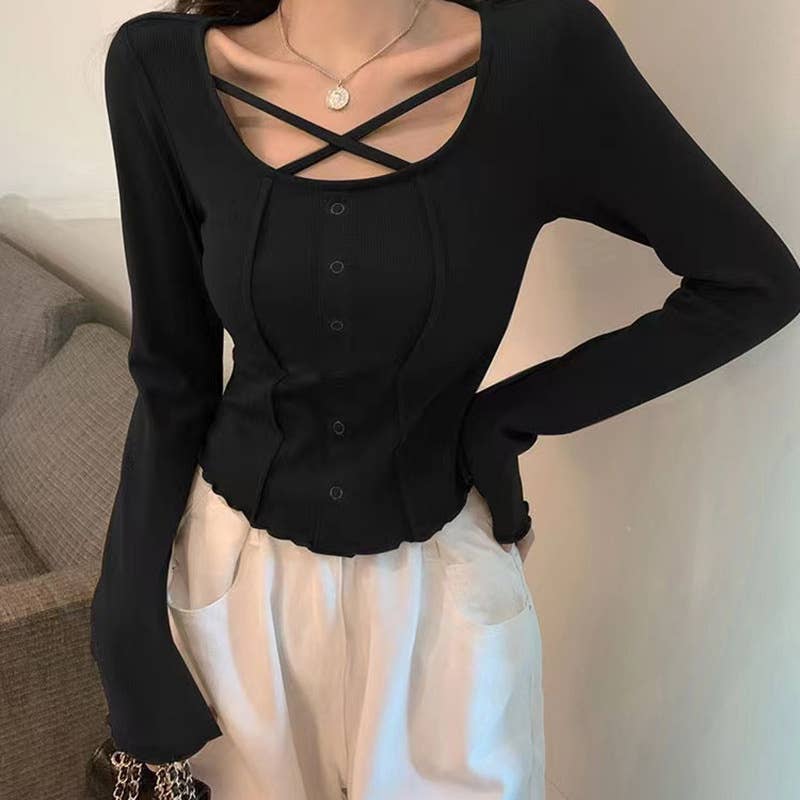 Body-hugging long-sleeved solid-color T-shirt