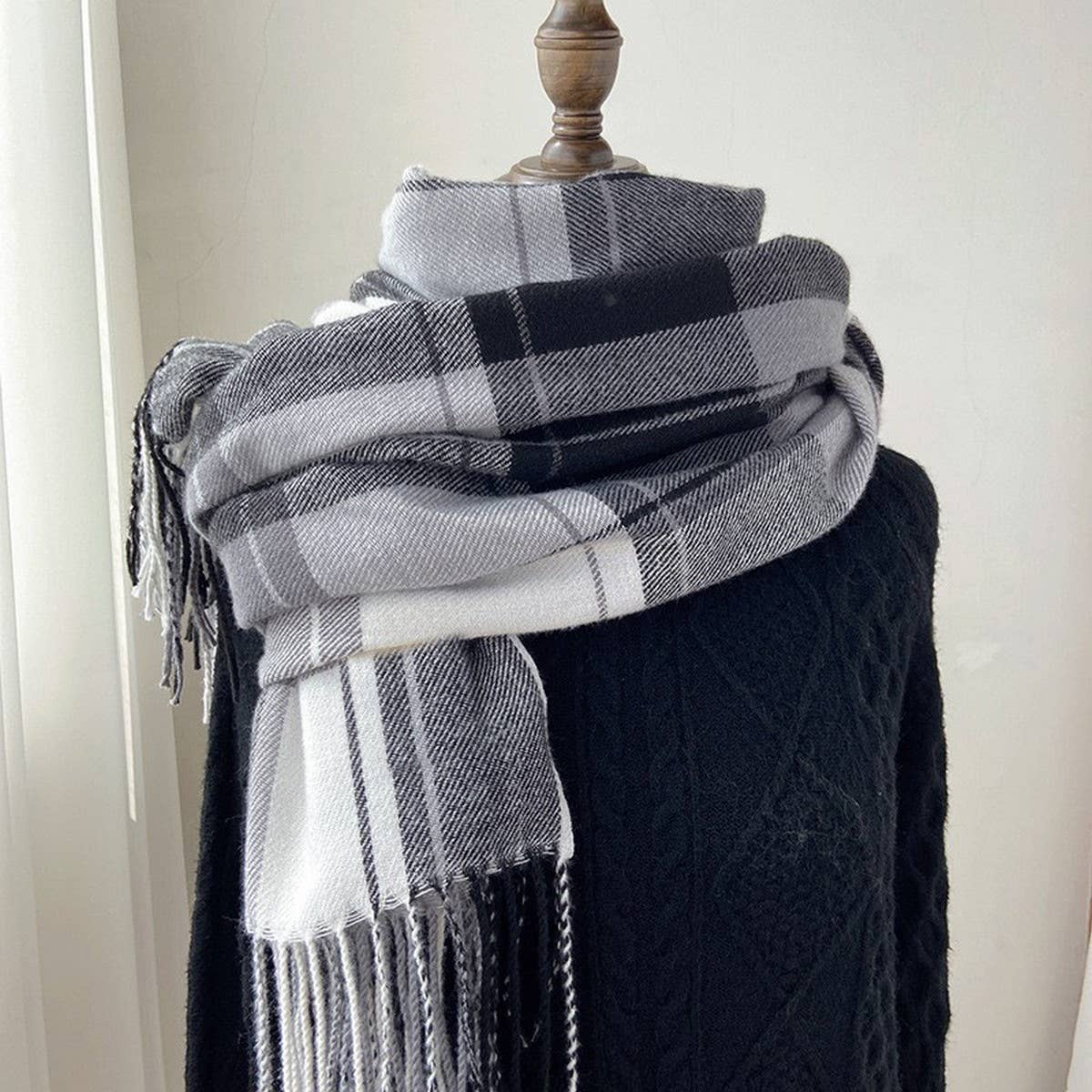 Plaid Tassel Scarf for Women - Retro Winter Warmth_CWASC1454