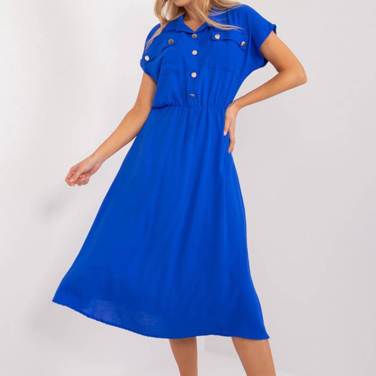 Button-embellished solid color short sleeve dress