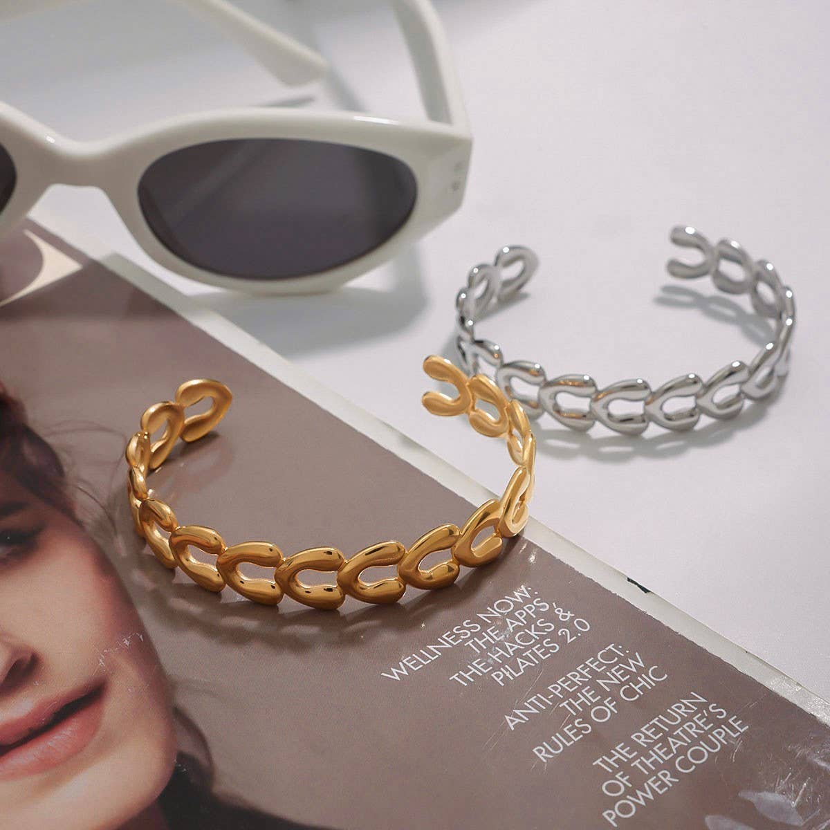 18K Gold V-Shaped Hollow Open Cuff Bracelet_CWAJE4856
