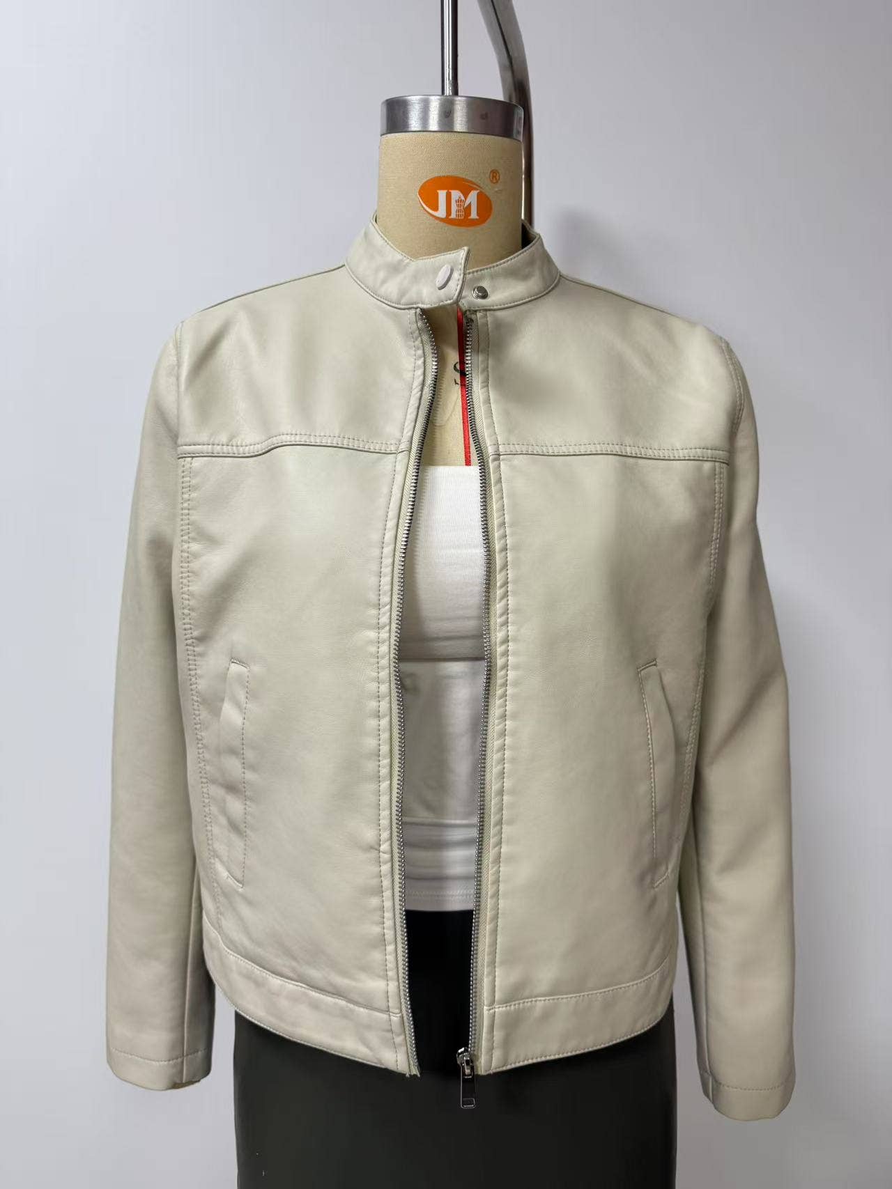 Fashionable stand-up collar short leather jacket