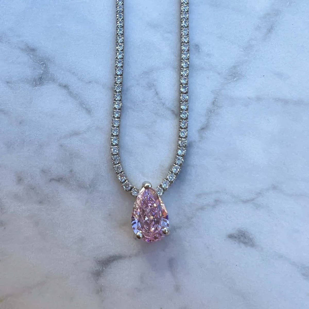 WOMEN'S EXQUISITE STAINLESS STEEL ZIRCON NECKLACE