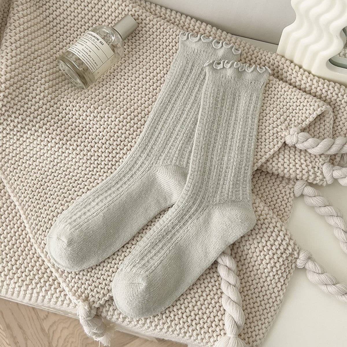WARM SOLID COLOR RUFFLED CUTE MID-CALF SOCKS