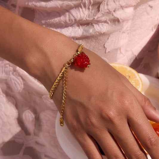 Elegant 18K Gold Flat Chain with Red Glass Charm