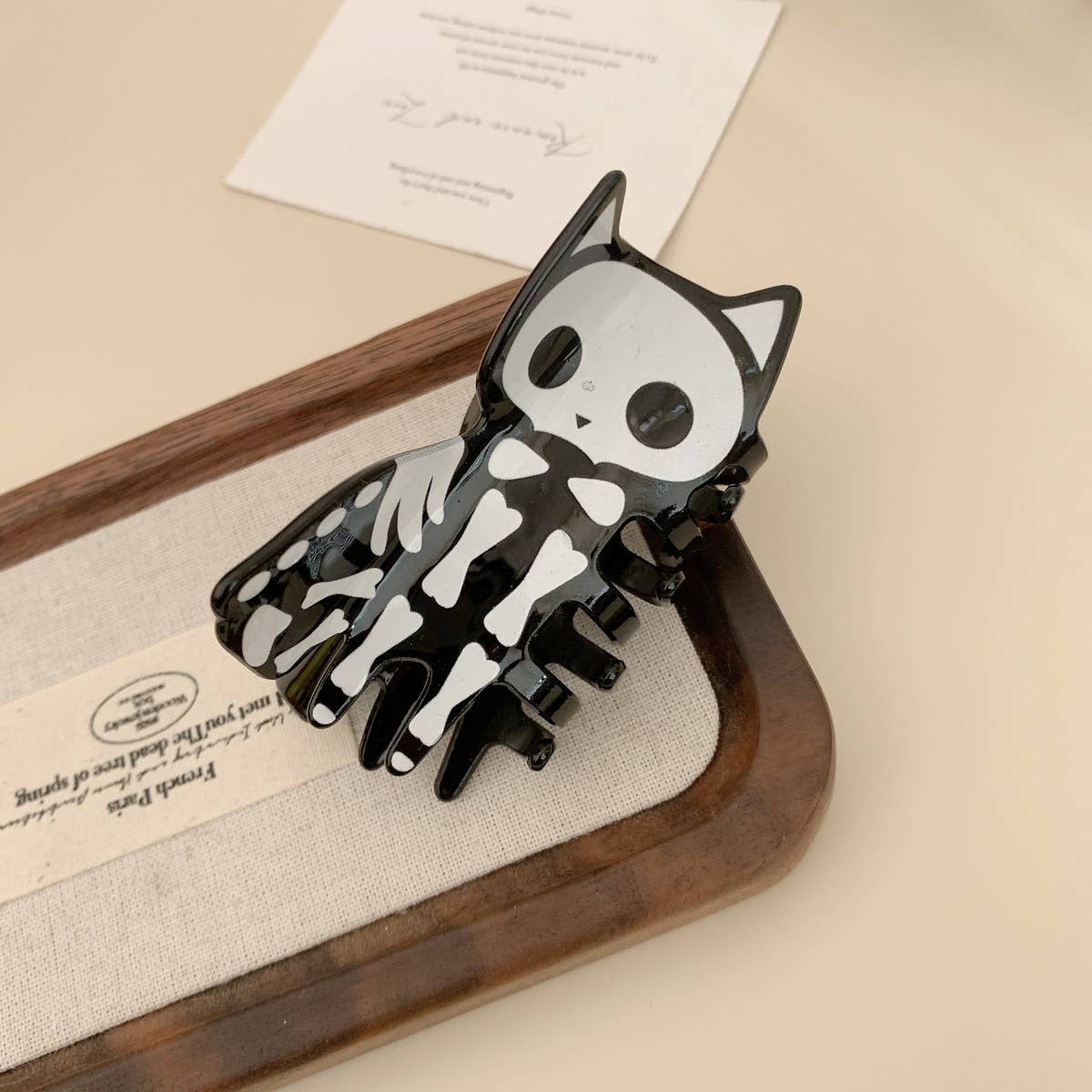 CWAHA07704_HALLOWEEN CAT SKULL ACRYLIC CLAW HAIR CLIP