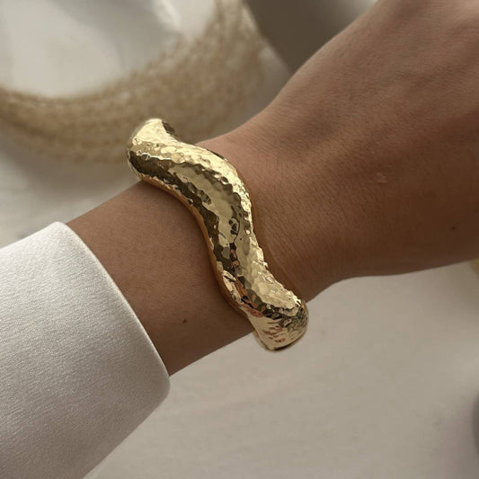 IRREGULAR METAL SMOOTH SPRING WIDE BRACELET