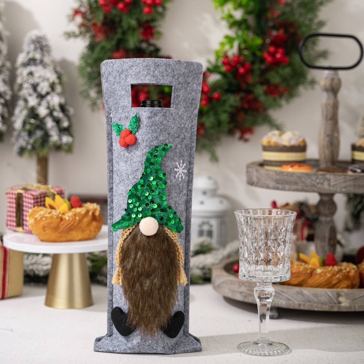 CWMM10294_CHRISTMAS REINDEER GNOME WINE BOTTLE COVER