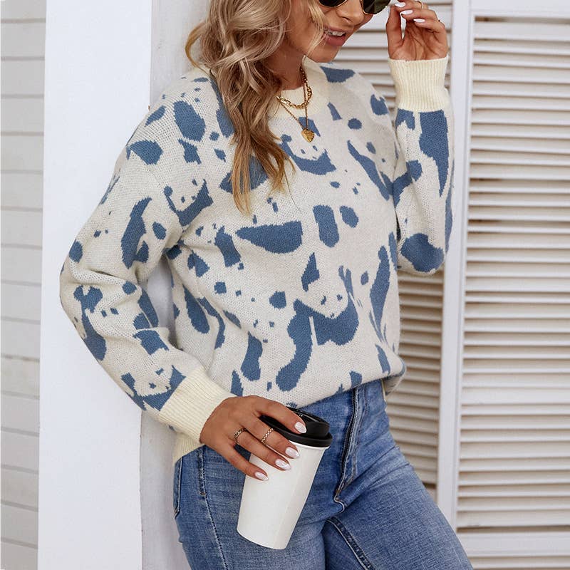 COLOR-CONTRAST ANIMAL PRINT CREW NECK SWEATER