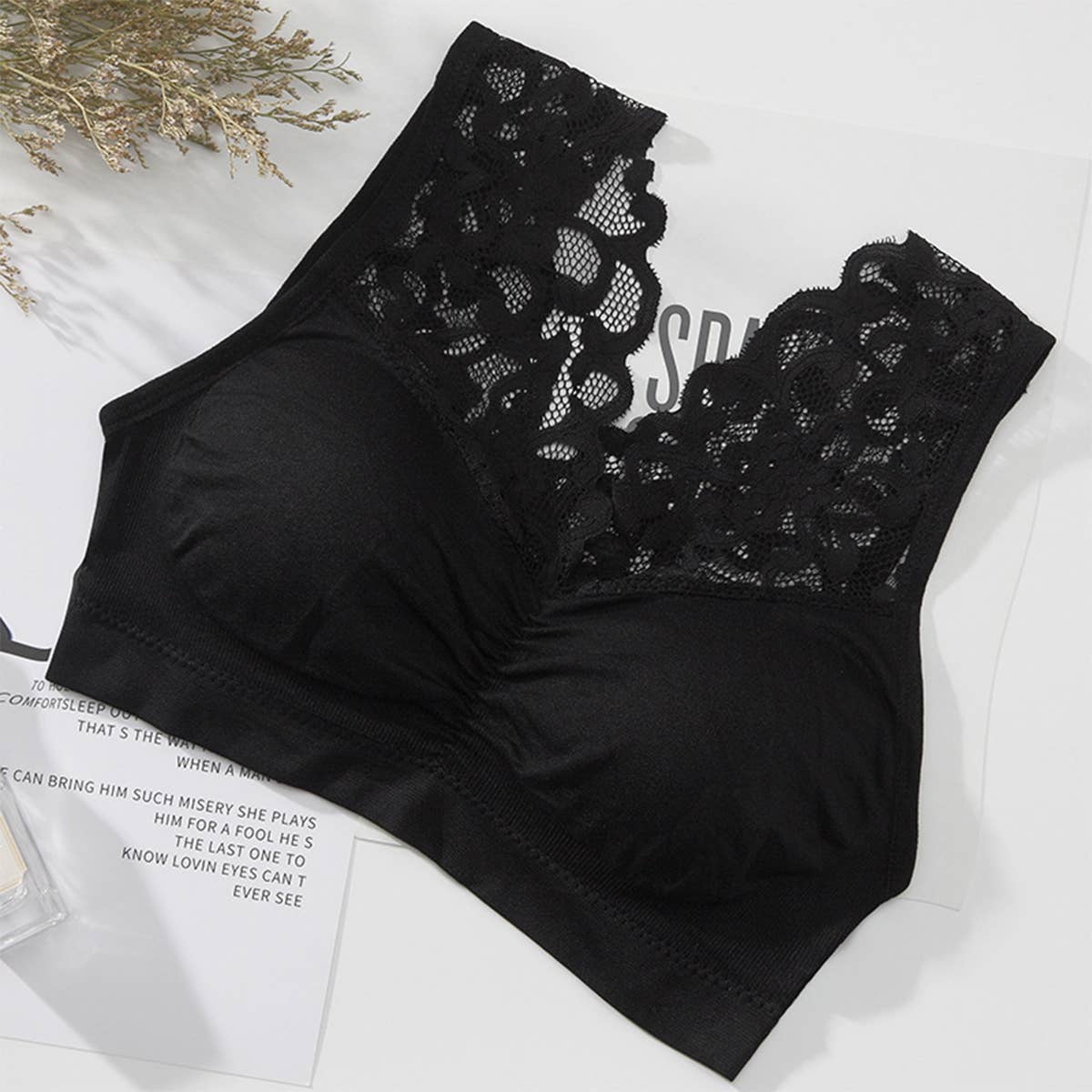 WOMEN PLUS-SIZE LACE BRA WITH BEAUTIFUL BACK