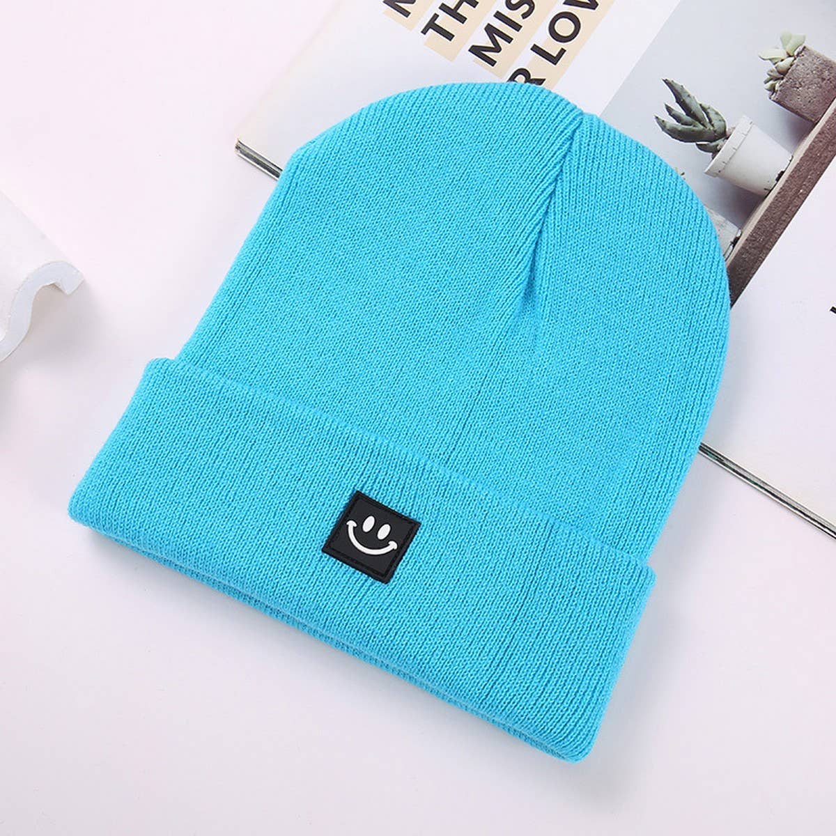CWAH04343_SMILEY FACE PATCH KNIT BEANIE HAT