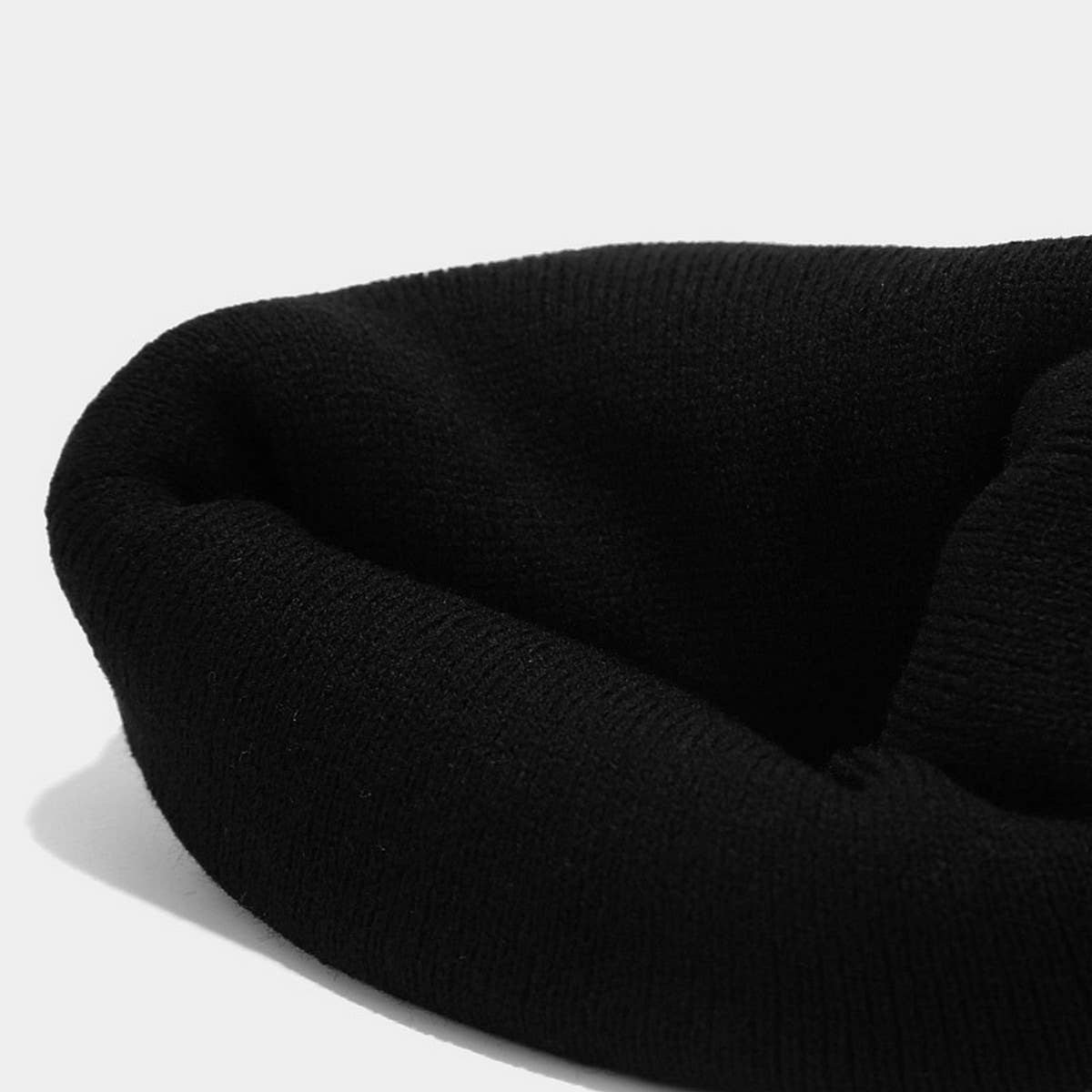 CRYING FACE EMBROIDERED KNITTED HAT?CWAH2144