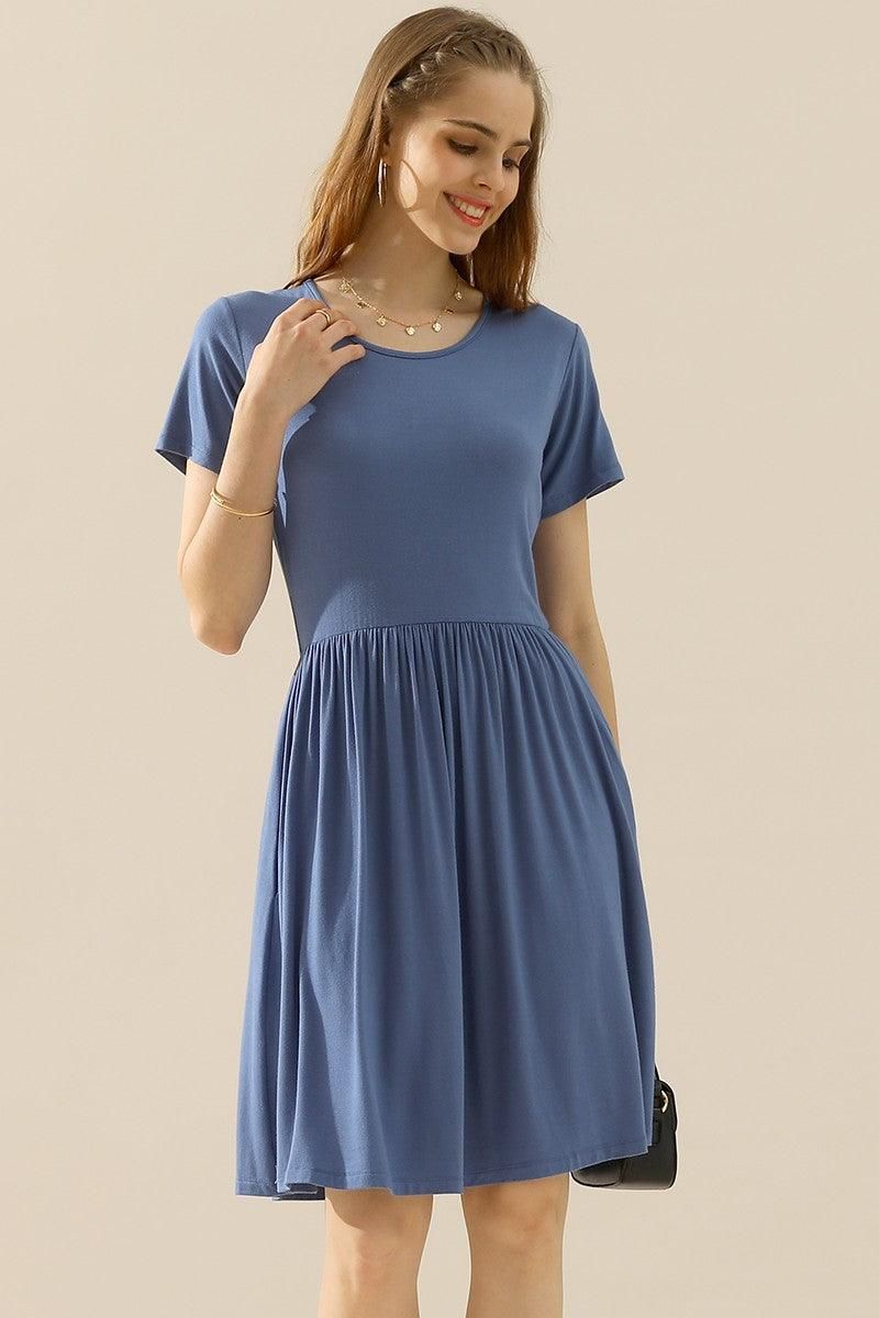 CREWNECK SHIRRED FLOWY SWING SHORT SLEEVE DRESSES - Doublju