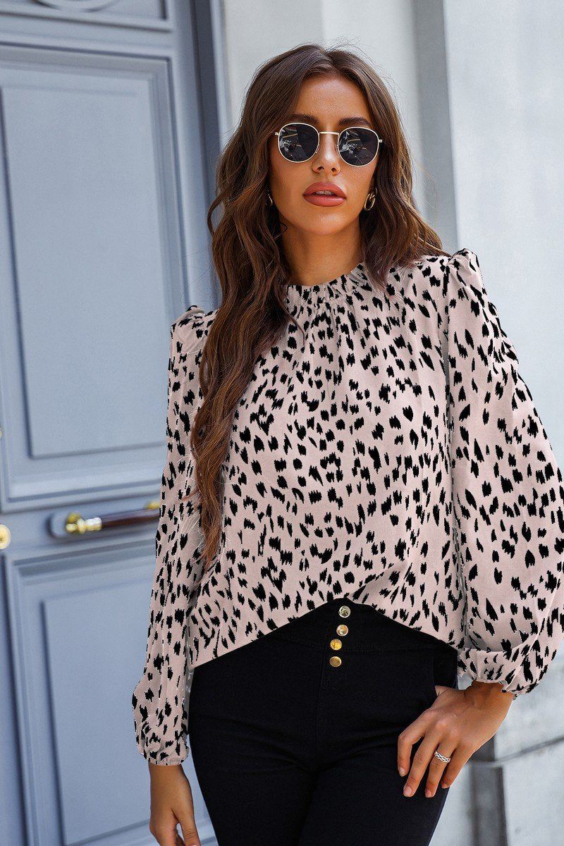 WOME HIGH NECK ANIMAL PRINT RIBBED SLEEVE BLOUSE
100% POLYESTER
SIZE S-M-L
MADE IN CHINA
