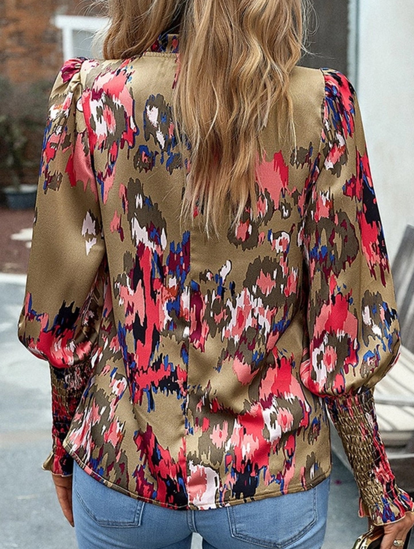 WOMEN FITTED SMOCK CUFF MARBLE PRINTING BLOUSE