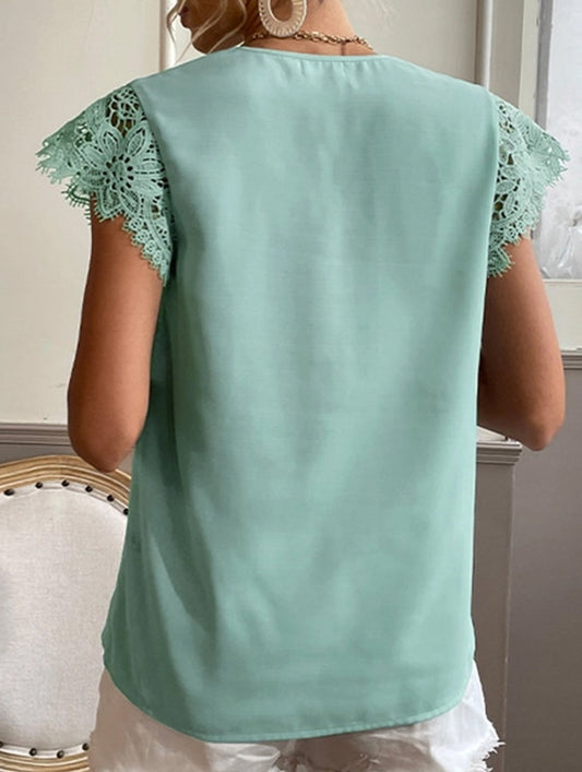 Solid V-neck lace trim short sleeve tee