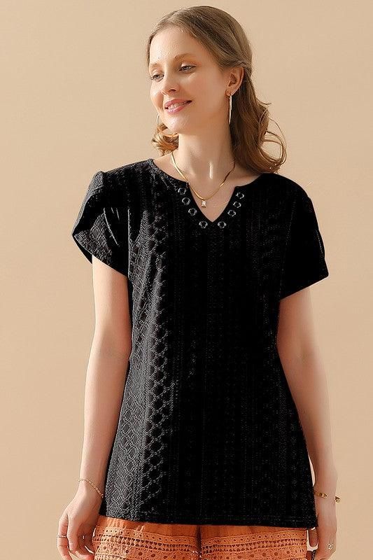 BUCKLED V NECK PUNCHING LACE TULIP SLEEVE TEE - Doublju