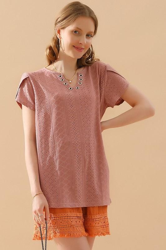BUCKLED V NECK PUNCHING LACE TULIP SLEEVE TEE - Doublju