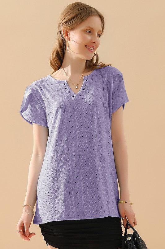 BUCKLED V NECK PUNCHING LACE TULIP SLEEVE TEE - Doublju