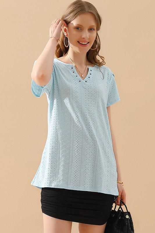 BUCKLED V NECK PUNCHING LACE TULIP SLEEVE TEE - Doublju