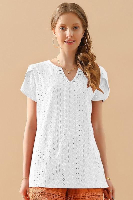 BUCKLED V NECK PUNCHING LACE TULIP SLEEVE TEE - Doublju