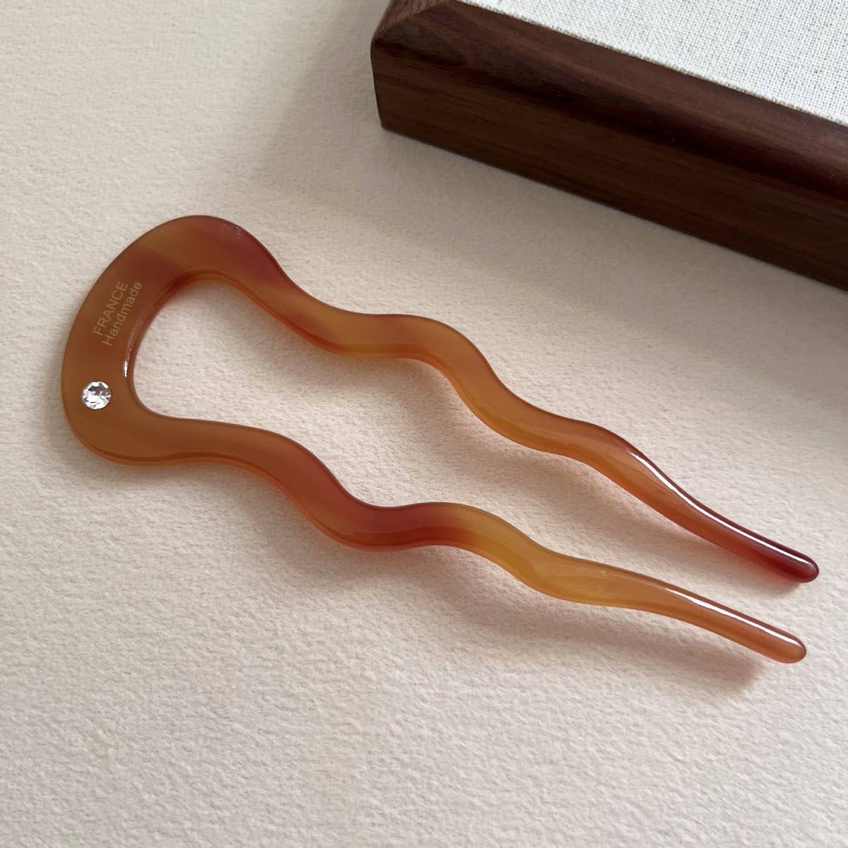 NICHE HIGH-END WAVY RETRO HAIRPIN_CWAHA2694
