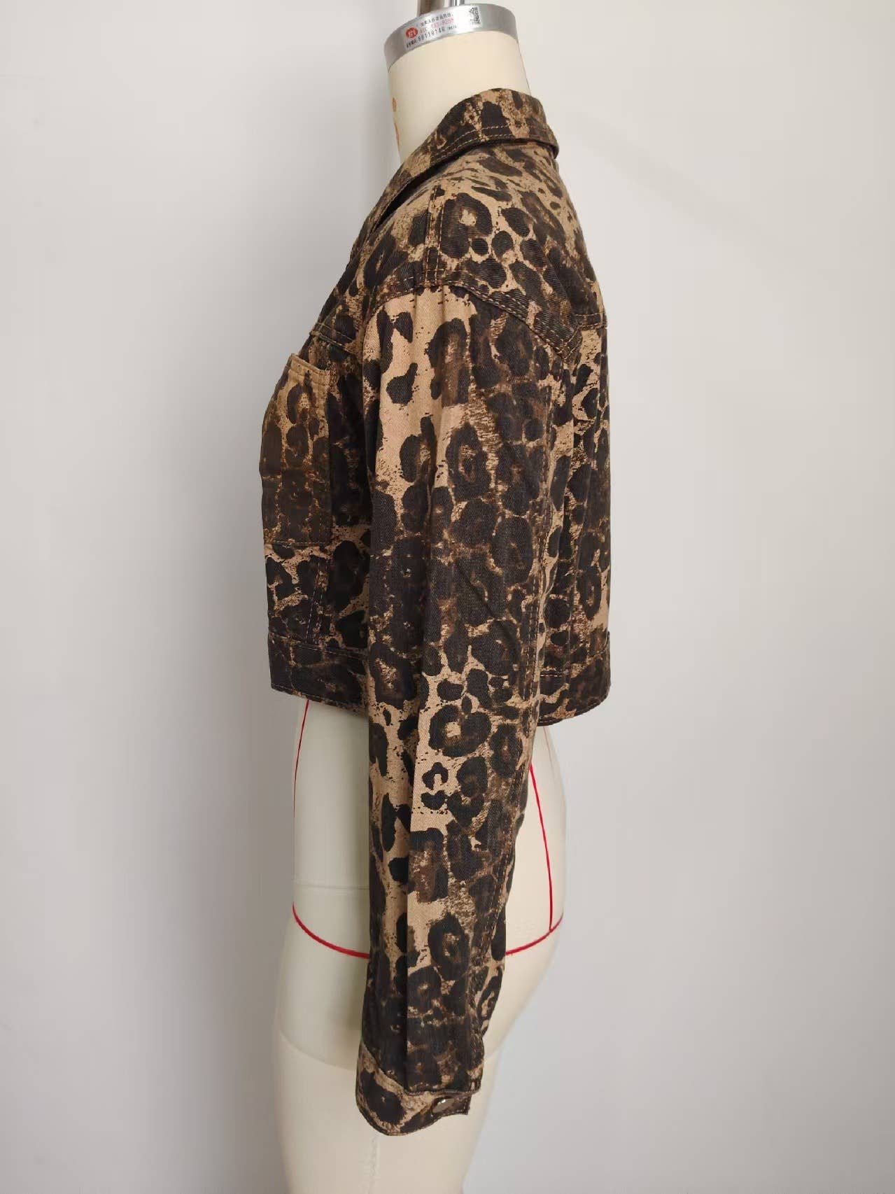 Fashionable leopard print denim short coat