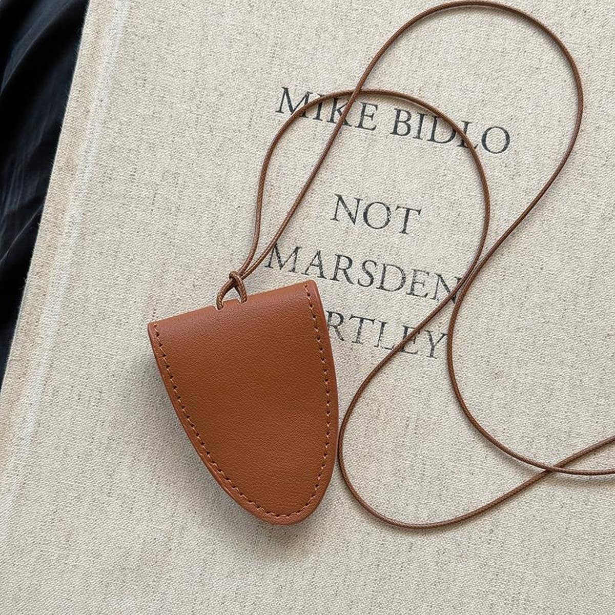 GEOMETRIC HANGING NECK TEMPERAMENT BAG NECKLACE