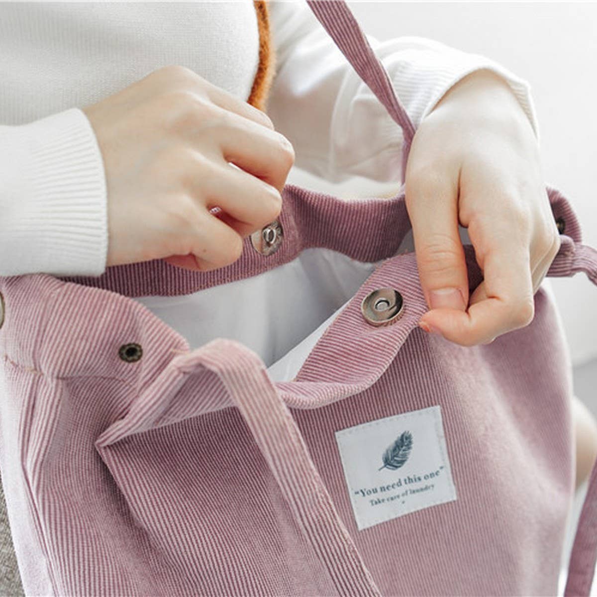 CWAB3911_CORDUROY SNAP-BUTTON LARGE-CAPACITY SHOULDER BAG