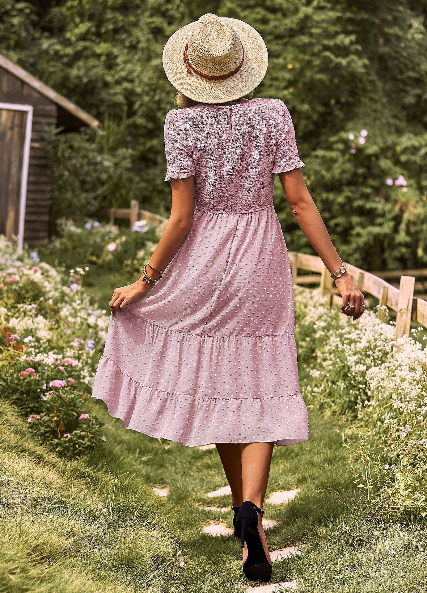 FLAUNTING A FLOWING SLIM-FIT DRESS