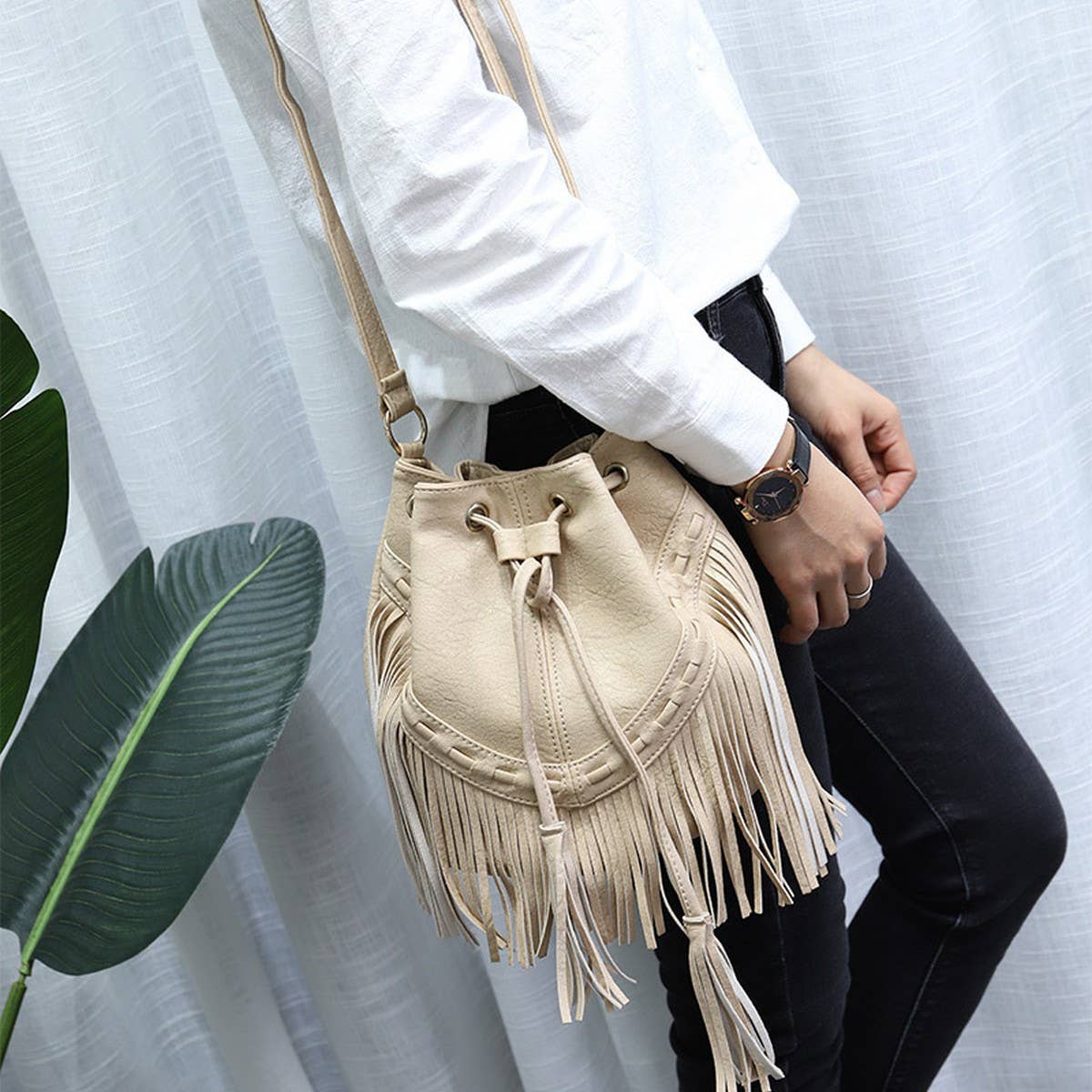 CWAB4539_DRAWSTRING HANDMADE TASSEL BUCKET SHOULDER BAG