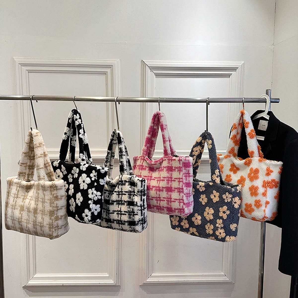 WINTER LAMBSKIN PLAID SINGLE SHOULDER PLUSH BAG_CWAB4019