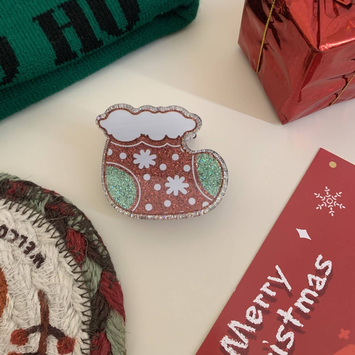 CWAHA07725_CHRISTMAS ACRYLIC SANTA REINDEER HAIR CLAW CLIP