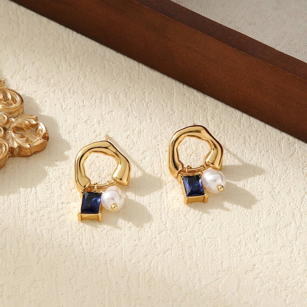 HIGHLIGHT BEAD SQUARE COLORED ZIRCONIA EARRINGS