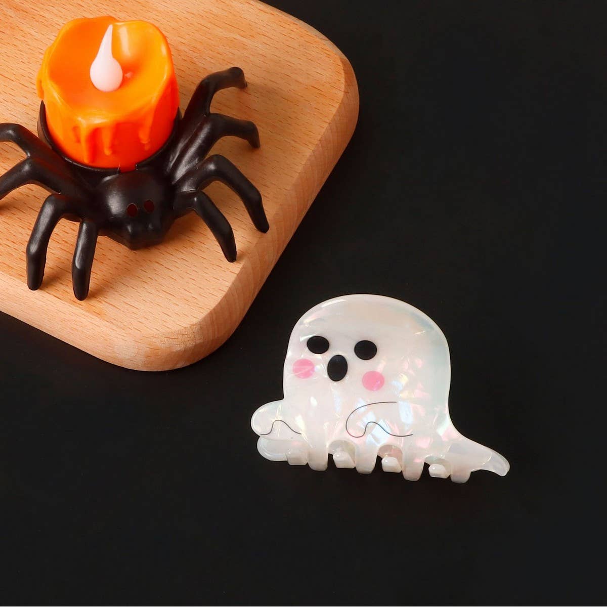 CWAHA1613_HALLOWEEN WHITE GHOST CARTOON EMOJI HAIR CLAW CLIP