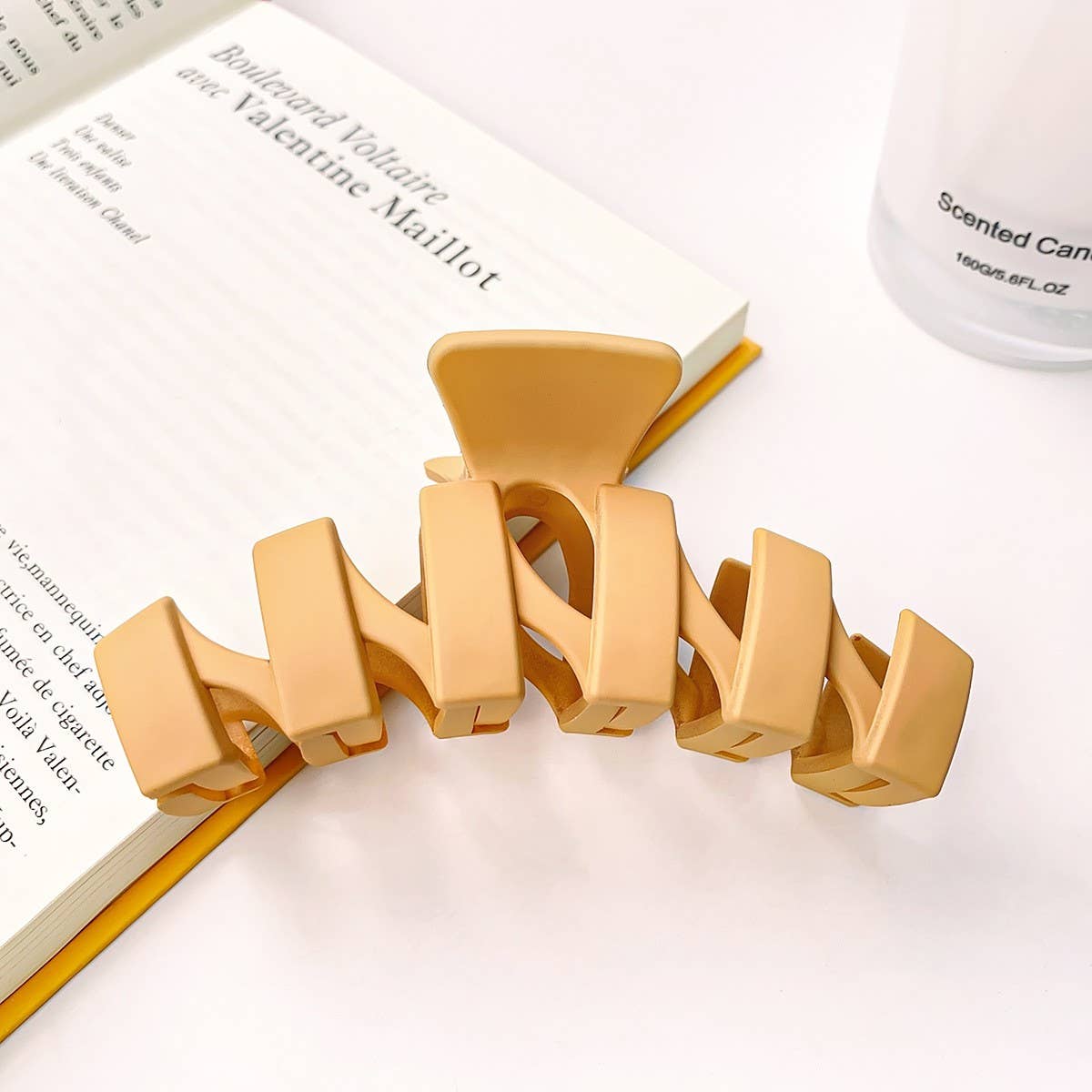 Cream Wave Hair Claw - Chic Shark Clip for Women_CWAHA1586