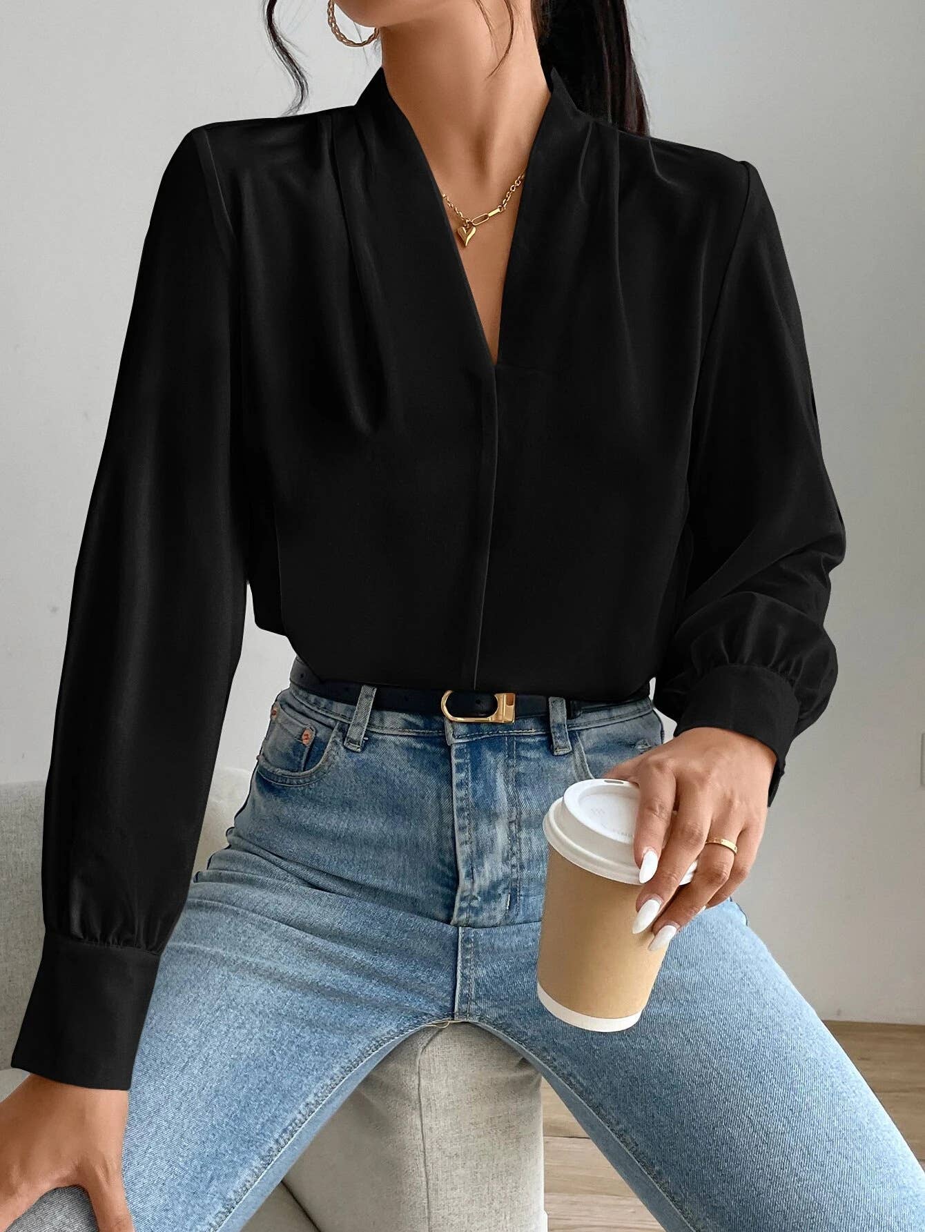 Design sense V-neck loose long-sleeved shirt