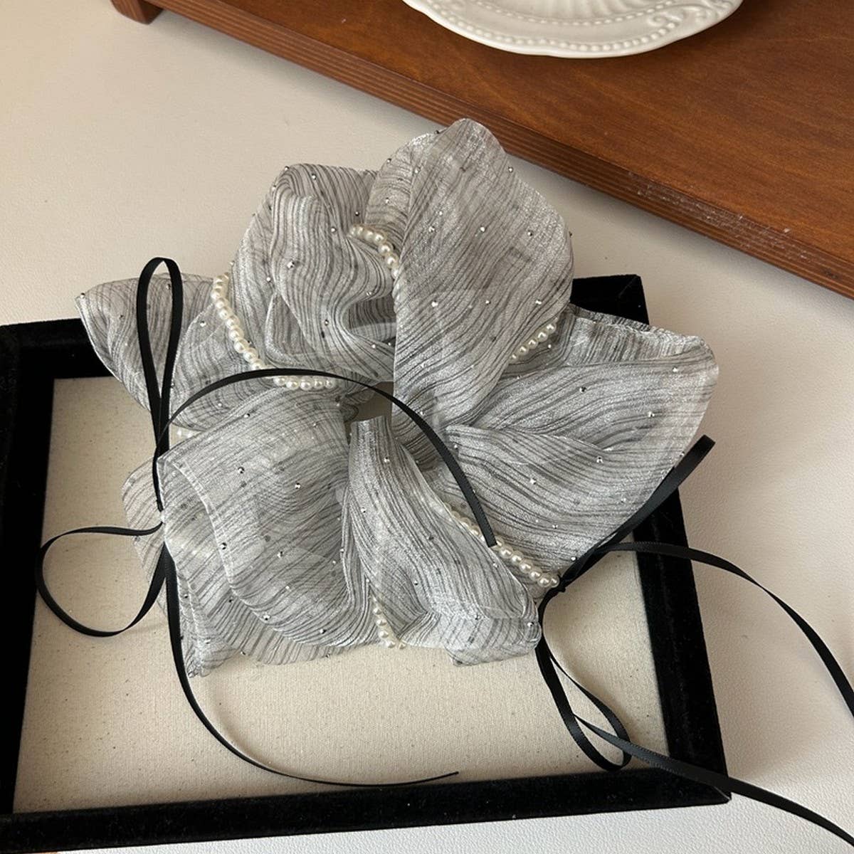 FRENCH STRIPED BOW COLLAR HAIR SCRUNCHIES