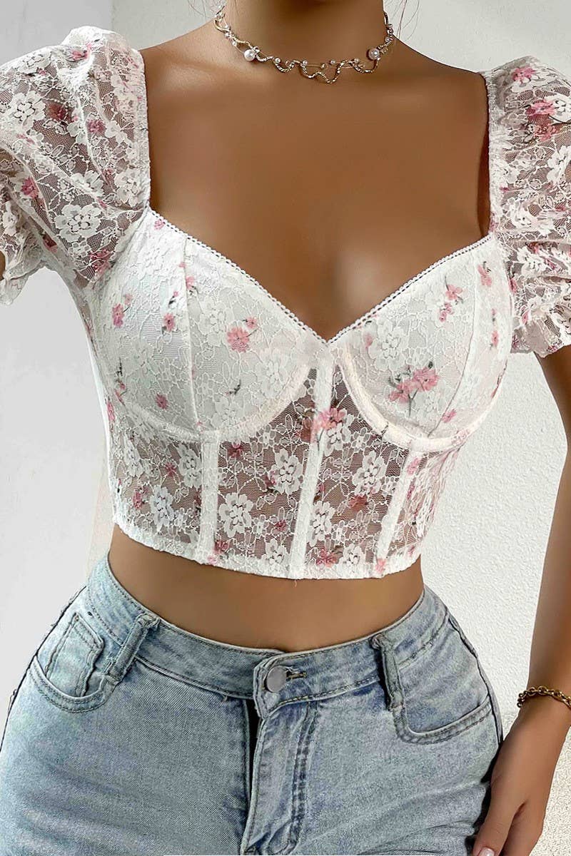 CWTBLS1663_LOW-CUT LACE PANEL SHORT-SLEEVED TOP