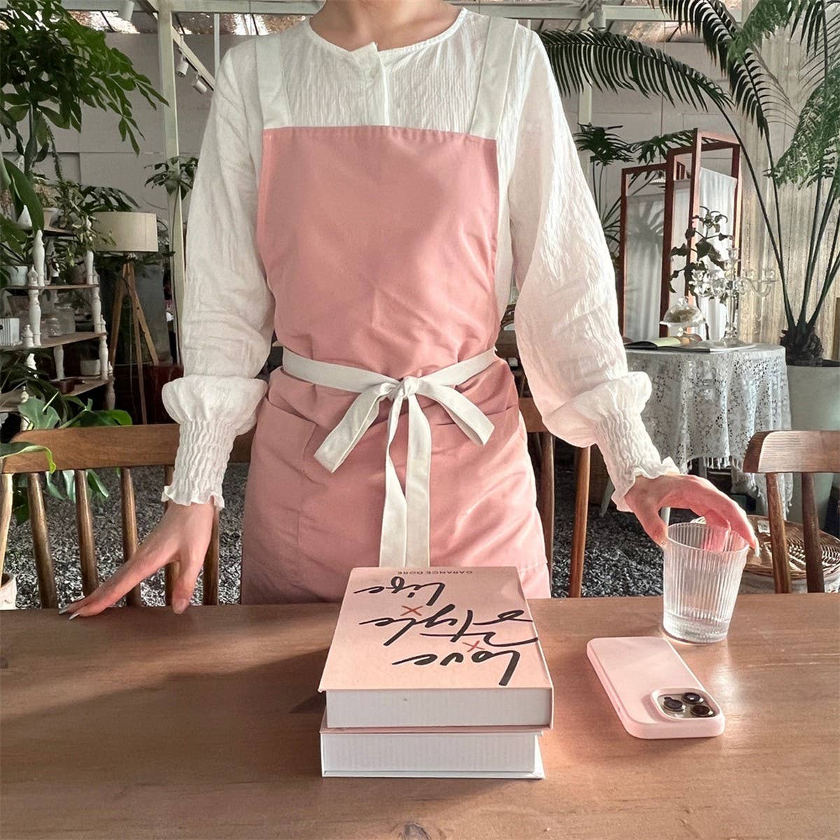 WATERPROOF AND ANTI-FOULING FISHTAIL APRON