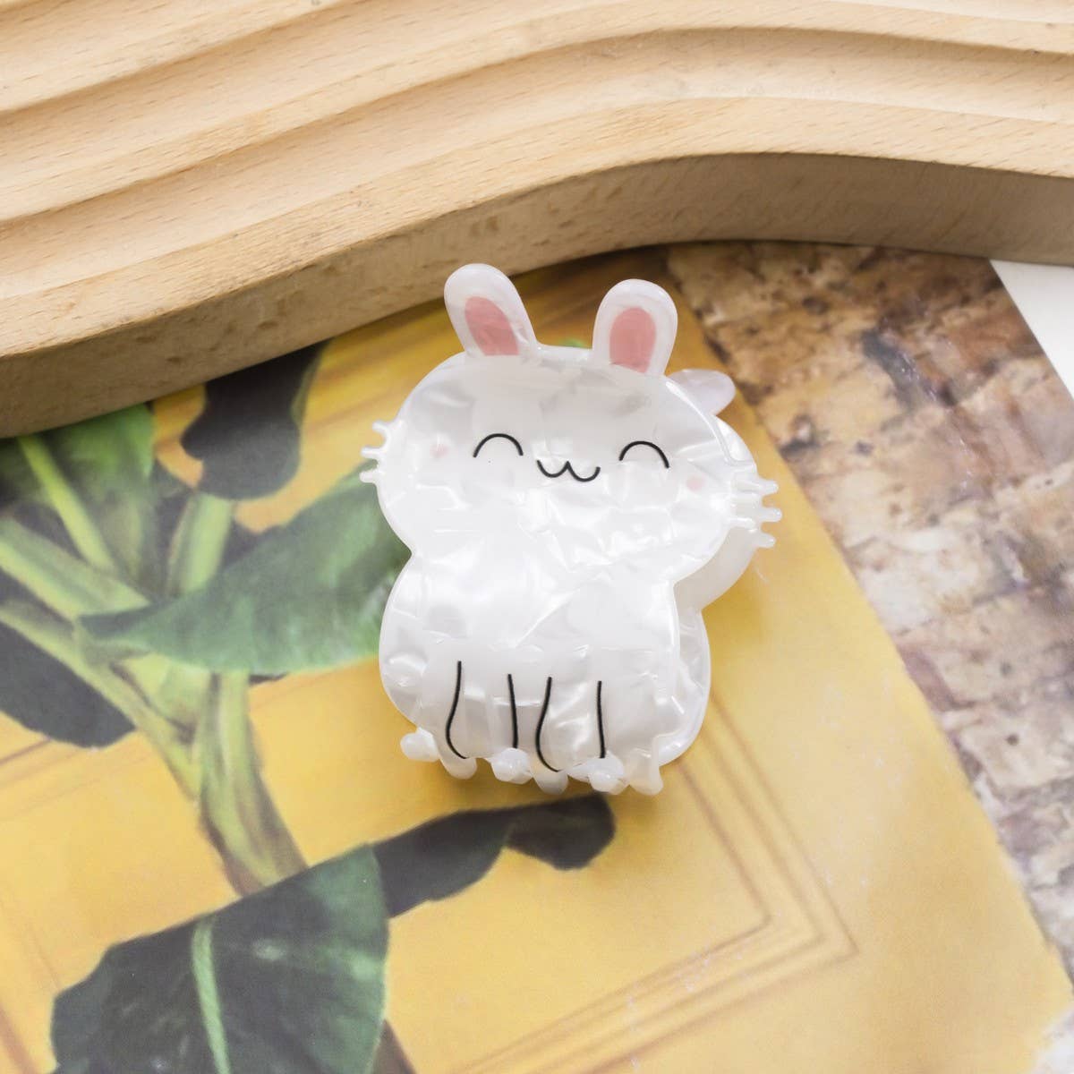 CWAHA1434_WHITE CARTOON RABBIT HAIR CLAW CLIP