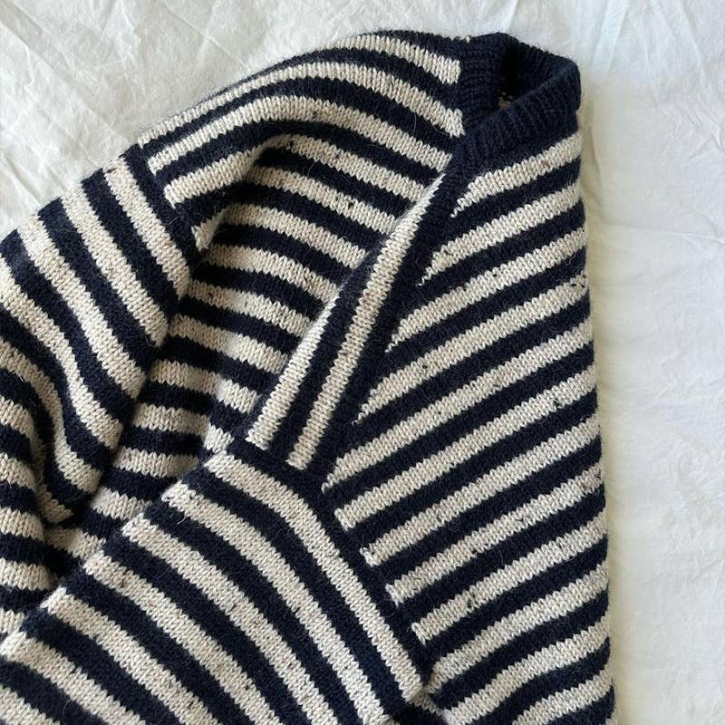 BLACKWHITE STRIPED LONG-SLEEVED CREW-NECK SWEATER