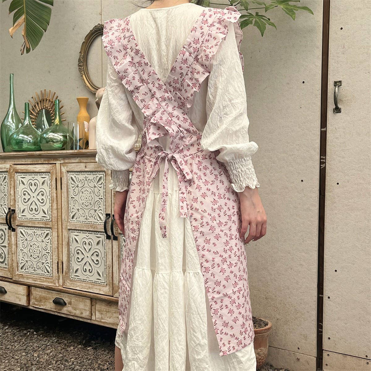 LINES,COTTON AND LINEN PRINTED RUFFLED FLORAL APRON