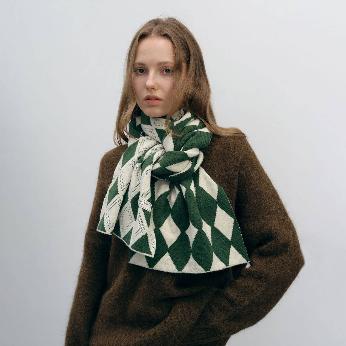 Chic Two-Tone Diamond Knit Scarf ? Cozy Winter