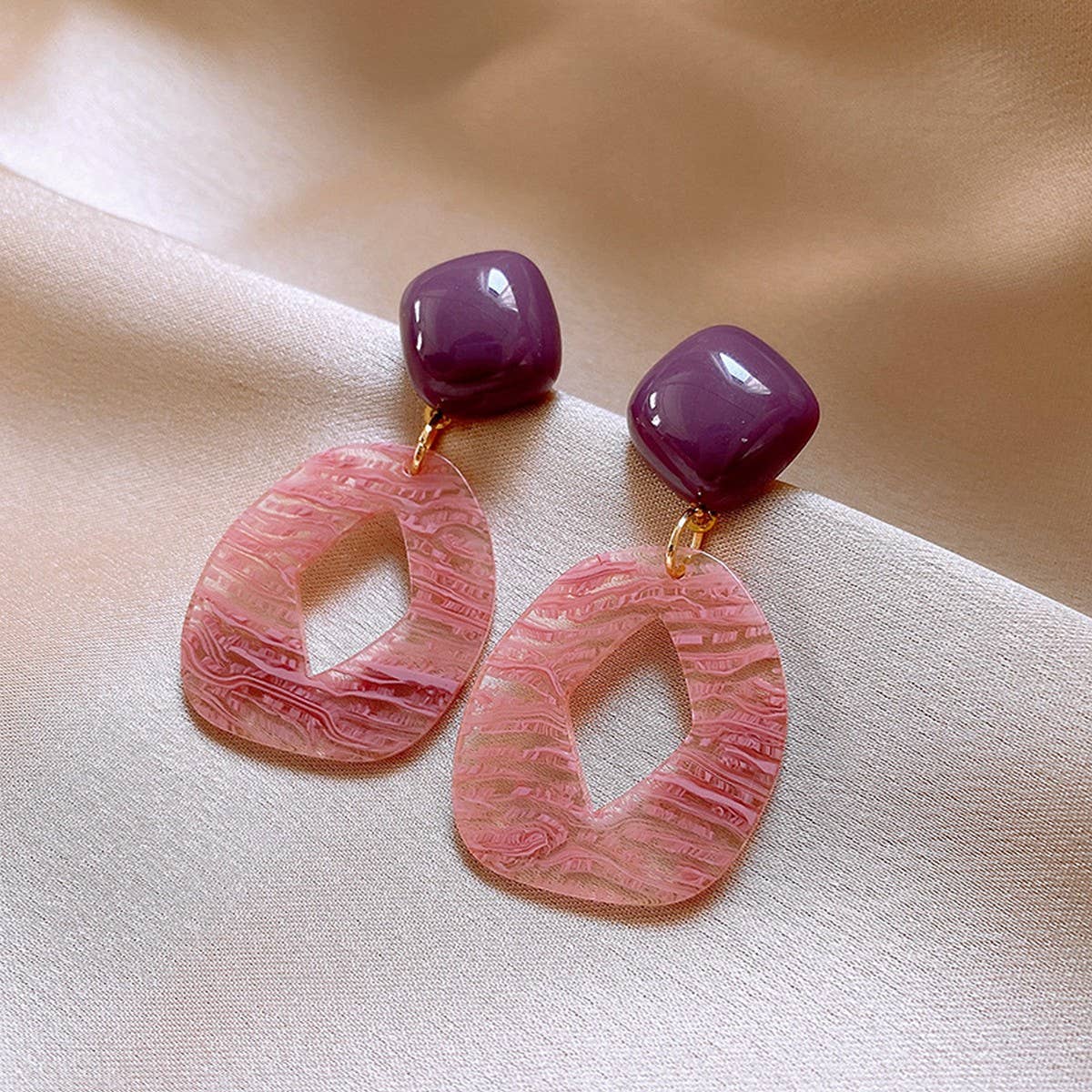 IRREGULAR GEOMETRIC TEMPERAMENT EARRINGS